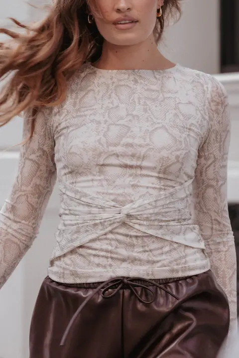 Blusa Bellie Twisted Mesh Snake Estampado